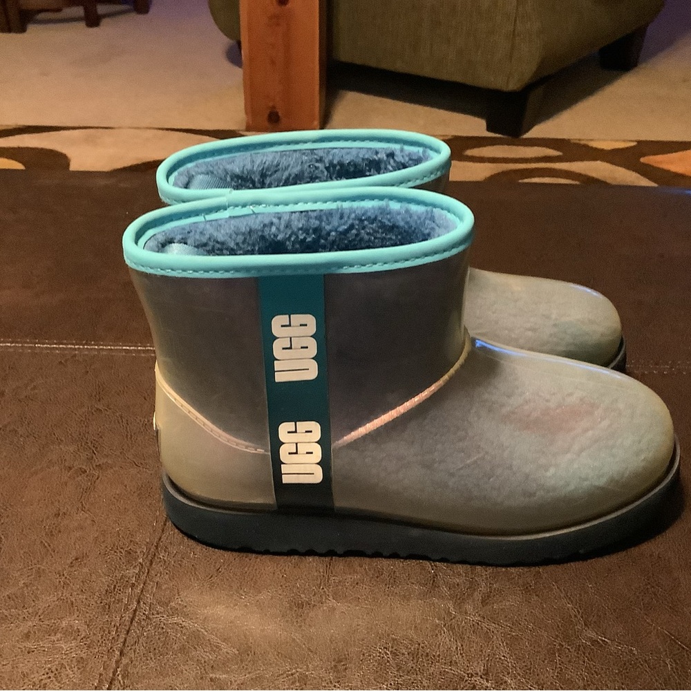Waterproof UGG boots - Picture 4 of 7